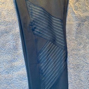 Size M PopFit Leggings